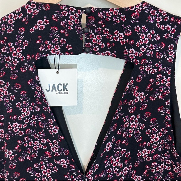 ✨NWT✨Jack by BB Dakota Swish Swish Floral Ditsy Navy Wrap Jumpsuit Women Size 6 - Picture 10 of 16